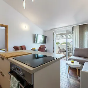 Apartment Lila